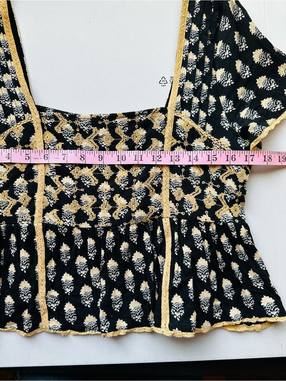 American Eagle Black Gold Embroidered Peplum Top Flutter Sleeve Size Medium - Picture 6 of 7